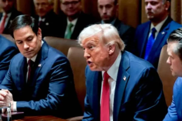 Se tulbură apele în jurul lui Trump. Senatorii democrați îl trag la răspundere pentru atacul lansat asupra Iranului