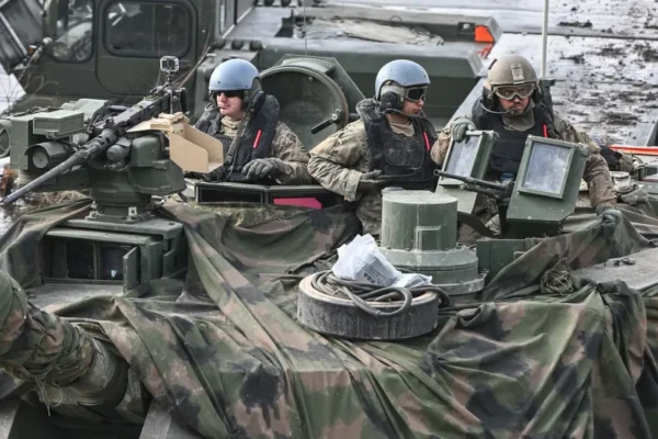 România, cea mai mare creștere a cheltuielilor militare. Mai vrem 5.000.000000€ de la UE pentru arme