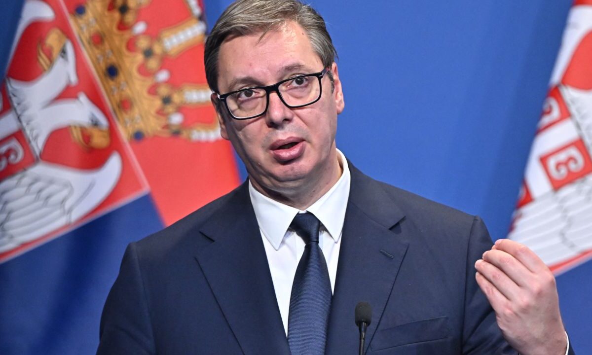 Aleksandar Vucic demisionează