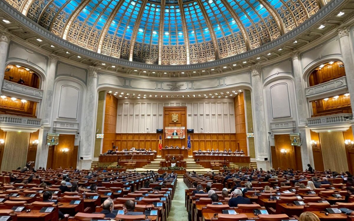 Sala Parlamentului României cu cupolă impunătoare