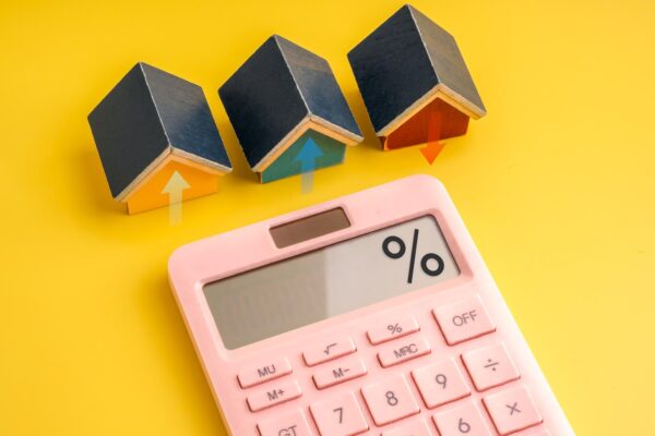 Rată mai mică pe 30 de ani sau credit mai scurt? Cum compari corect variantele