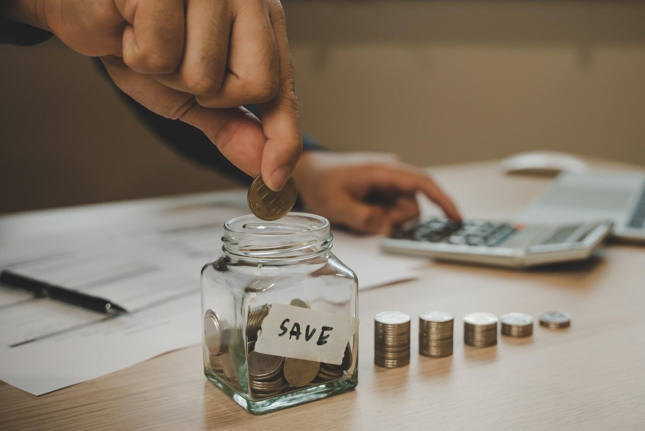 Economii sau investiții? Cum alegi ce este potrivit pentru tine
