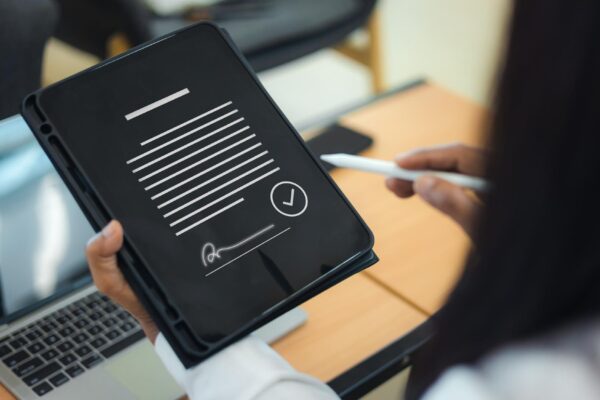 Certificatul constatator: când este necesar și cum îl obții online