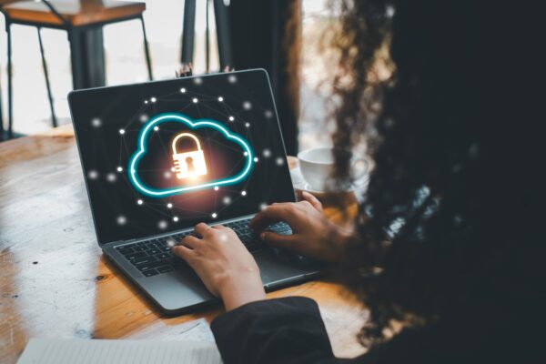 Google Drive vs OneDrive vs iCloud: Care oferă cea mai bună protecție datelor?
