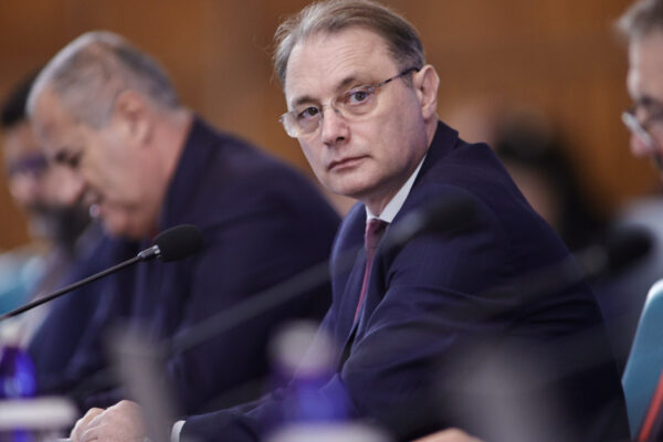 Sondaj Avangarde: 59% dintre români vor cheltuieli de stat mai mici pentru reducerea deficitului
